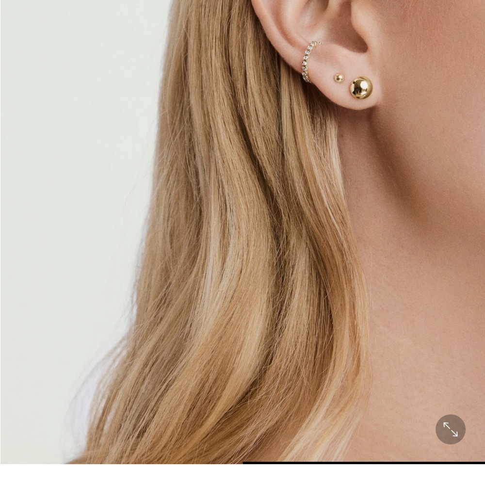 Mejuri Button Stud Earrings - Picture 5 of 5